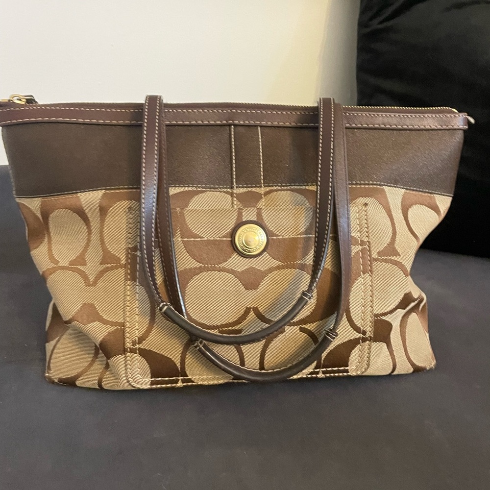 Beautiful Coach Handbag - Picture 8 of 8